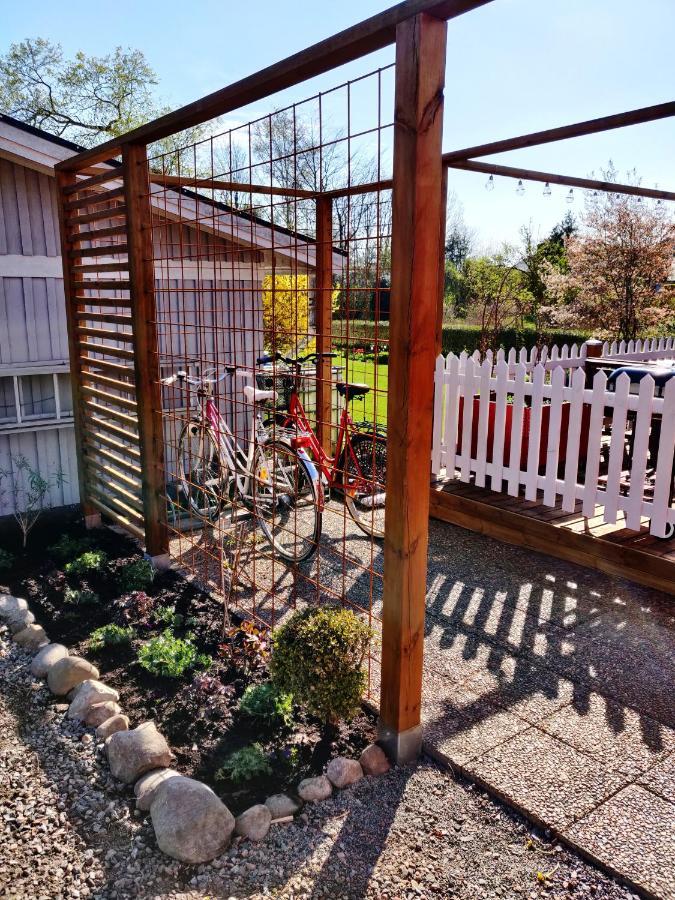 Lillstugan - Centralt Och Havsnaera I Lugnt Villomrade Falkenberg Kültér fotó