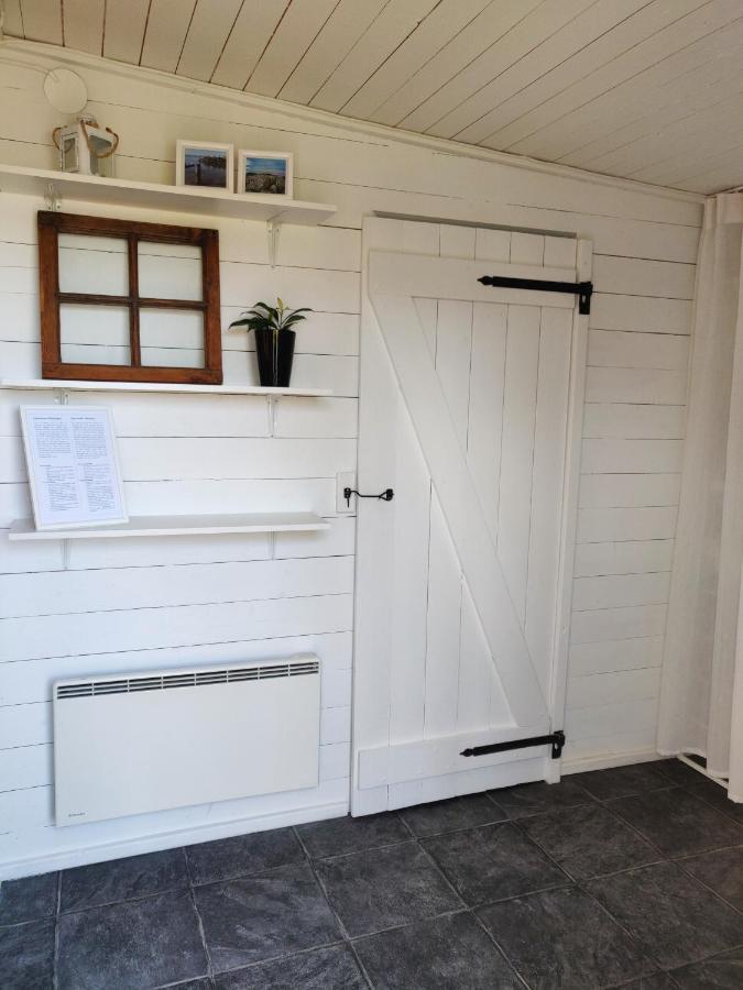 Lillstugan - Centralt Och Havsnaera I Lugnt Villomrade Falkenberg Kültér fotó