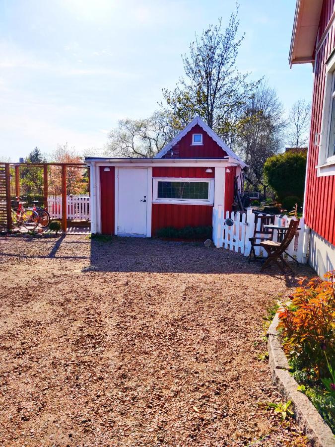 Lillstugan - Centralt Och Havsnaera I Lugnt Villomrade Falkenberg Kültér fotó